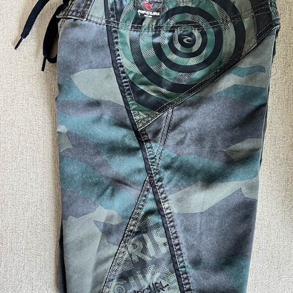 RipCurl Board Shorts - NWT - Picture 2 of 8